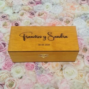 Libro de firmas tipo caja de corazones en madera personalizado