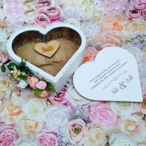 cofre para anillos personalizados vintage, con decoración personalizada blanco en forma de corazón