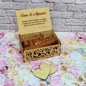 Libro de firmas tipo caja de corazones en madera personalizado