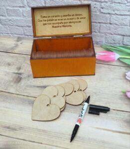 Libro de firmas tipo caja de corazones con soporte para los corazones