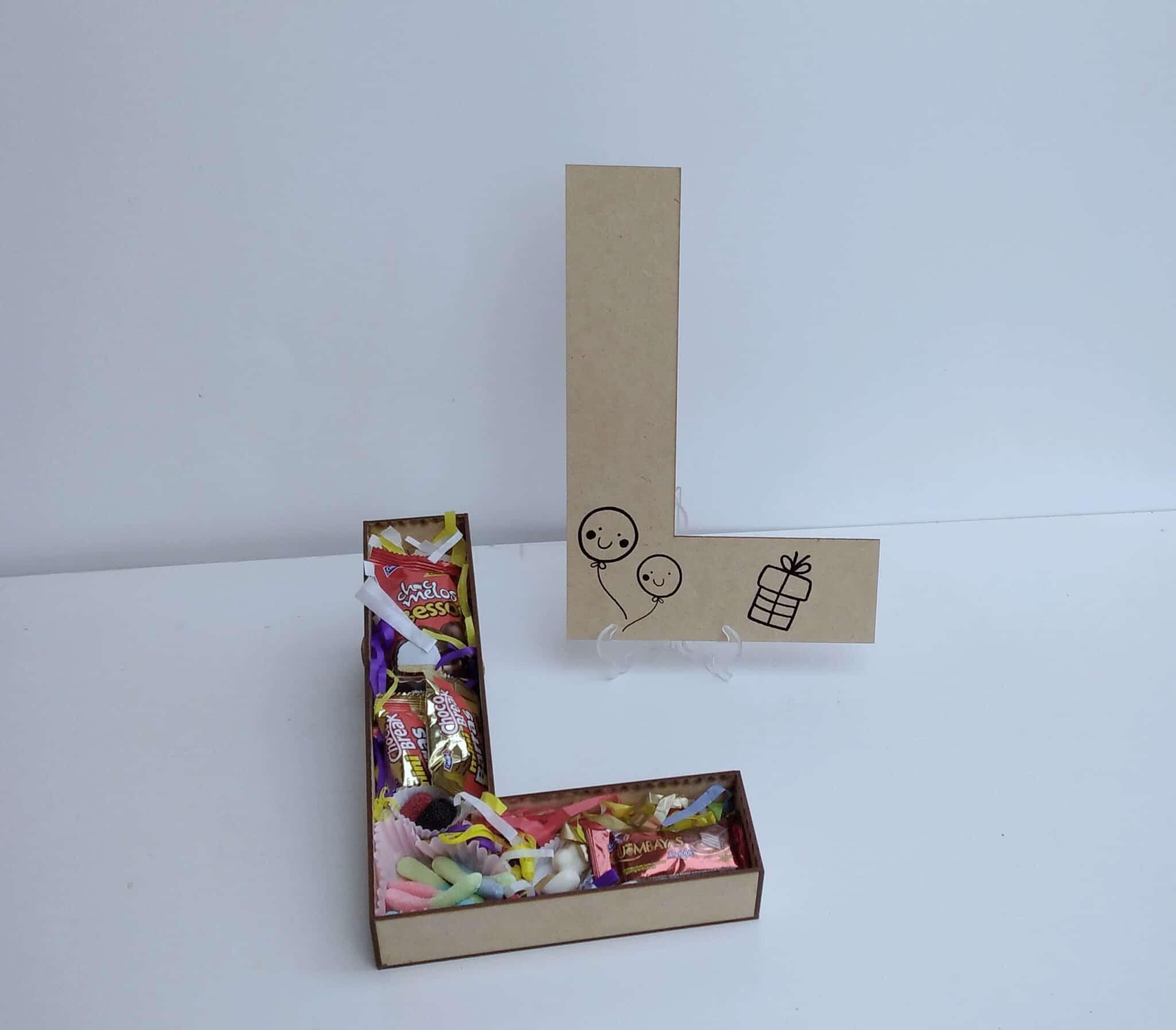 Caja Tipo Letra Con Tapa Con Diseño Personalizado Y Dulces Diseñando Con Corazón 5390