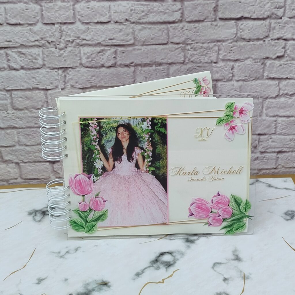 Libro personalizado con tapas en acrilico impresión rigida muy elegante