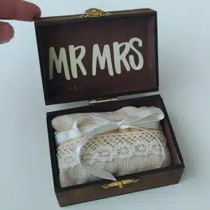 Cofre para anillos de boda personalizados