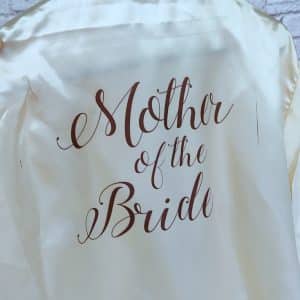 Batas personalizadas para novias y damas de honor