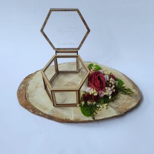 Cofre en acrilico para anillos con base en madera personalizado