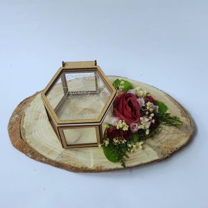 Cofre en acrilico para anillos con base en madera personalizado