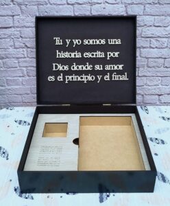 Caja de regalo para el novio diseño especial para reloj y una biblia, cotización especial