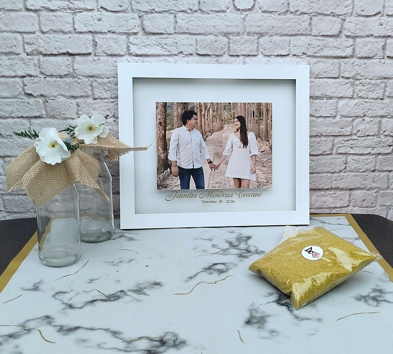 Cuadro de arena personalizado para bodas y eventos en tono blanco elegante