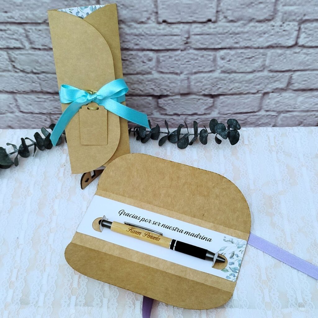 Esferos personalizados para detalles de padrinos, con empaque