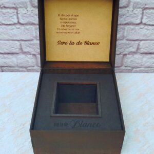 Caja para regalo de compromiso para el novio personalizada