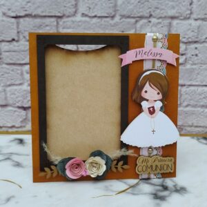 Detalles y decoración para primera comunión, libro de firmas, pin para torta, porta retrato y cofre para camandula