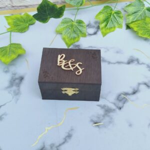 cofre para anillos personalizados vintage, con decoración personalizada en acrilico