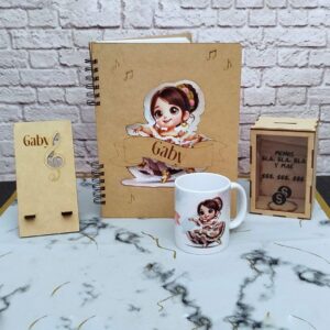 Agenda personalizada con mug, alcancia y portacelular, kit oficina, kit escolar, regalos personalizados en madera