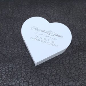 cofre para anillos personalizados vintage, con decoración personalizada blanco en forma de corazón