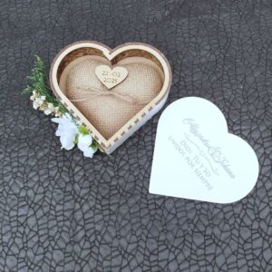 cofre para anillos personalizados vintage, con decoración personalizada blanco en forma de corazón