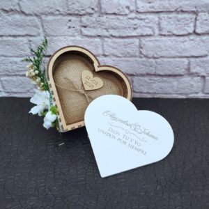 cofre para anillos personalizados vintage, con decoración personalizada blanco en forma de corazón