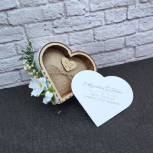 cofre para anillos personalizados vintage, con decoración personalizada blanco en forma de corazón