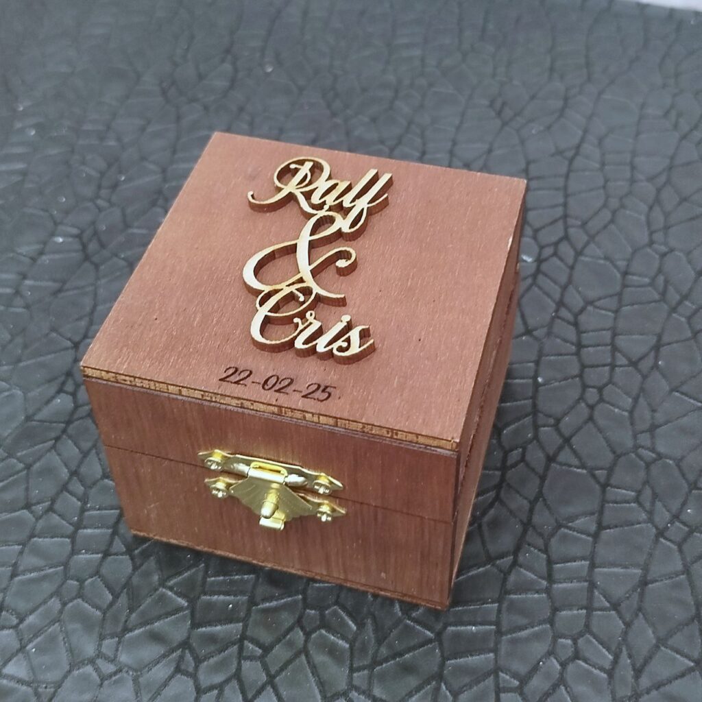 cofre para anillos personalizados vintage, con decoración personalizada