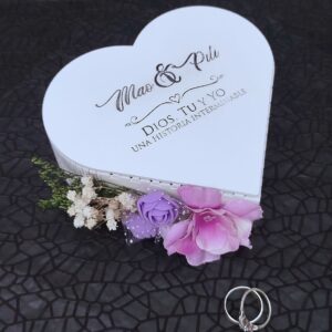 cofre para anillos personalizados vintage, con decoración personalizada blanco en forma de corazón
