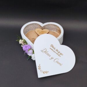 cofre para anillos personalizados vintage, con decoración personalizada blanco en forma de corazón