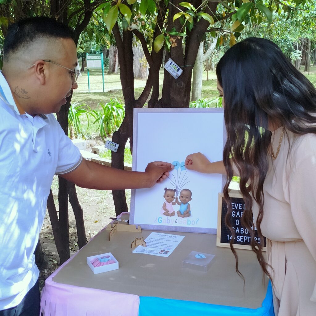 cuadro para revelación de genero / baby shower con mensajes personalizado