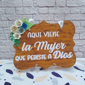 Cartel de pajecito personalizado en madera y detalles especiales