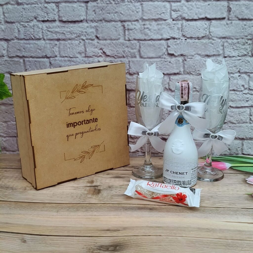Caja en madera marcada grabado láser personalizada para detalles y eventos copas personalizadas