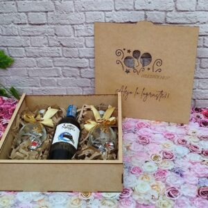 Caja en madera y copas personalizadas detalle para padrinos, damas de honor, padres, ceremonias, recuerdos toda ocasion