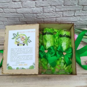 Caja en madera y copas personalizadas detalle para padrinos, damas de honor, padres, ceremonias, recuerdos