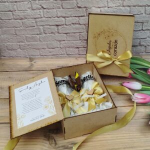 Caja en madera y copas personalizadas detalle para padrinos, damas de honor, padres, ceremonias, recuerdos
