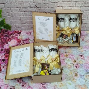 Caja en madera y copas personalizadas detalle para padrinos, damas de honor, padres, ceremonias, recuerdos