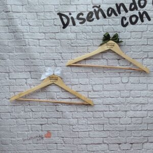 ganchos decorados y personalizados para vestidos de boda,